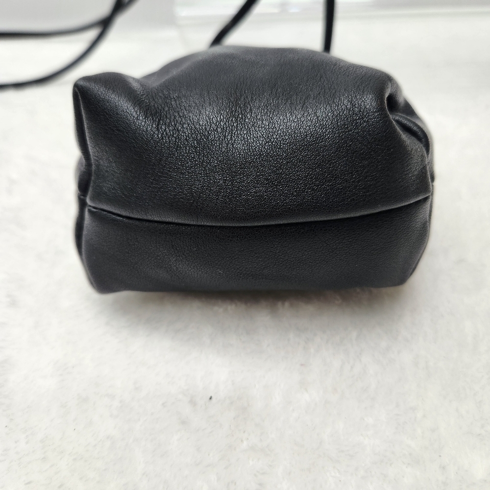 VTG One World By Brighton Black Leather Crossbody Bag with Silver Clasp. - Picture 3 of 14